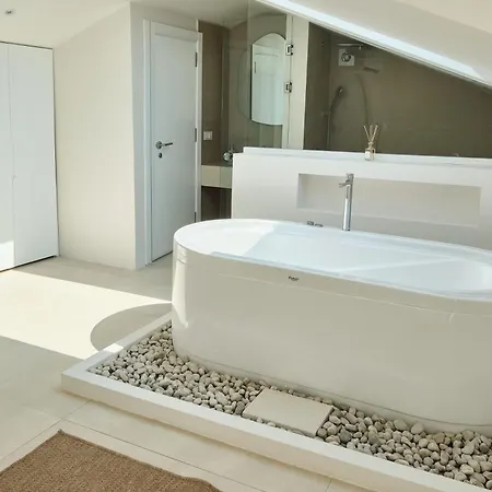 Ionx - Indoor & Outdoor Pool, Sauna, Bathtub, Jacuzzi